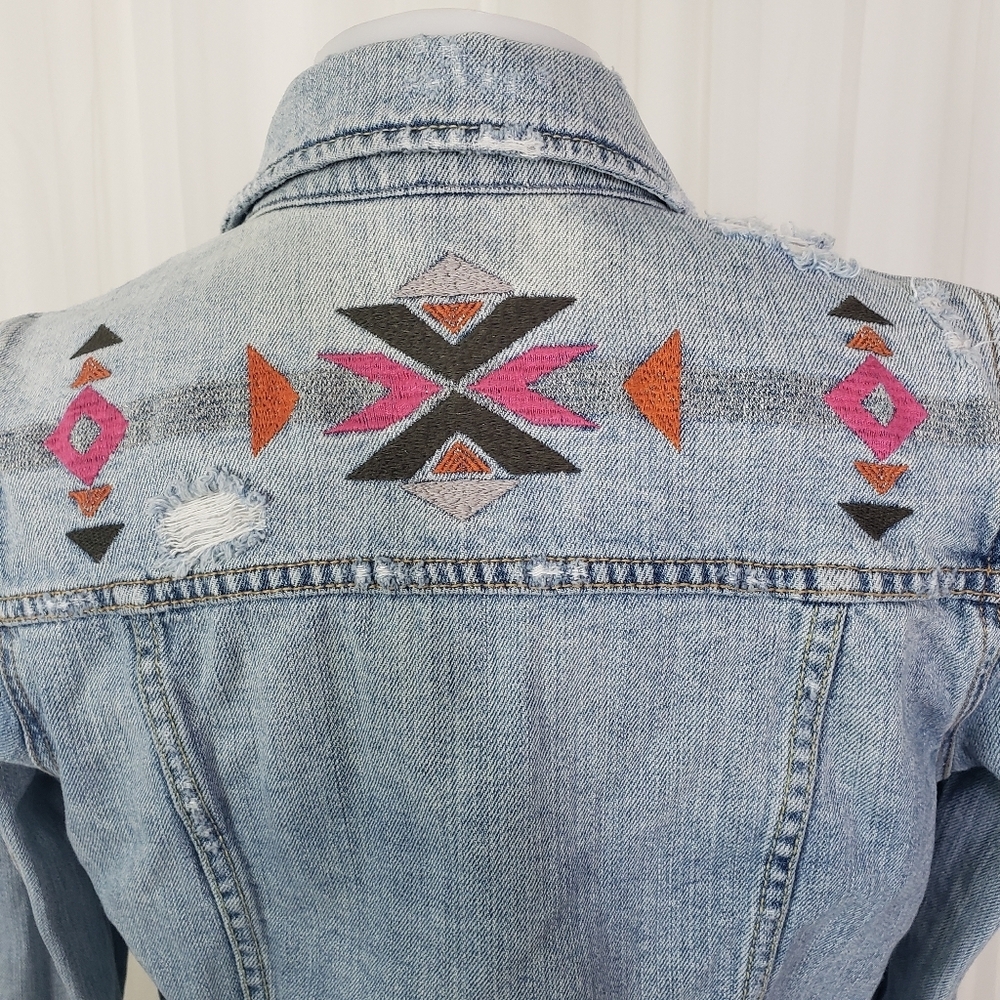 AEO crop distressed embroidered denim jacket southwestern pattern size medium - Picture 6 of 8